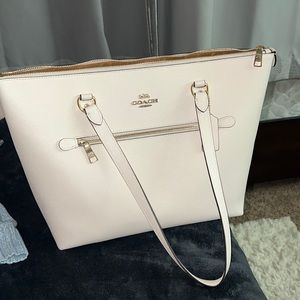 White coach tote purse like brand new used only 2
